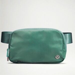 LIKE NEW Lululemon Everywhere Belt Bag 1L